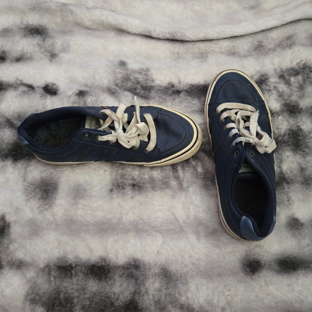 Levi’s Navy Blue Low‑Top Sneakers Size 8.5